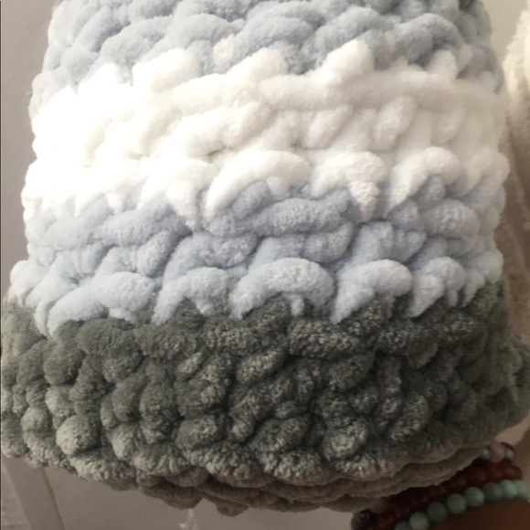 Plush Mix grey white scarf - Picture 4 of 4
